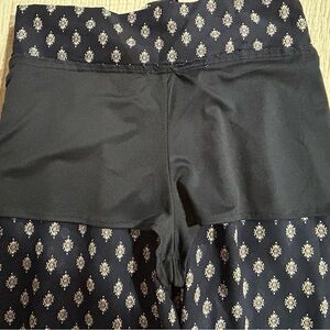 Black and White Patterned Leggings